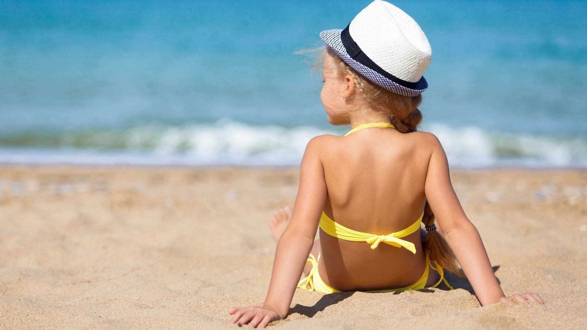 På stranden