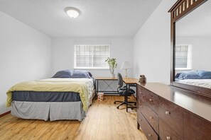 2 chambres, bureau, fer et planche à repasser, Wi-Fi gratuit