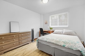 2 bedrooms, desk, iron/ironing board, free WiFi