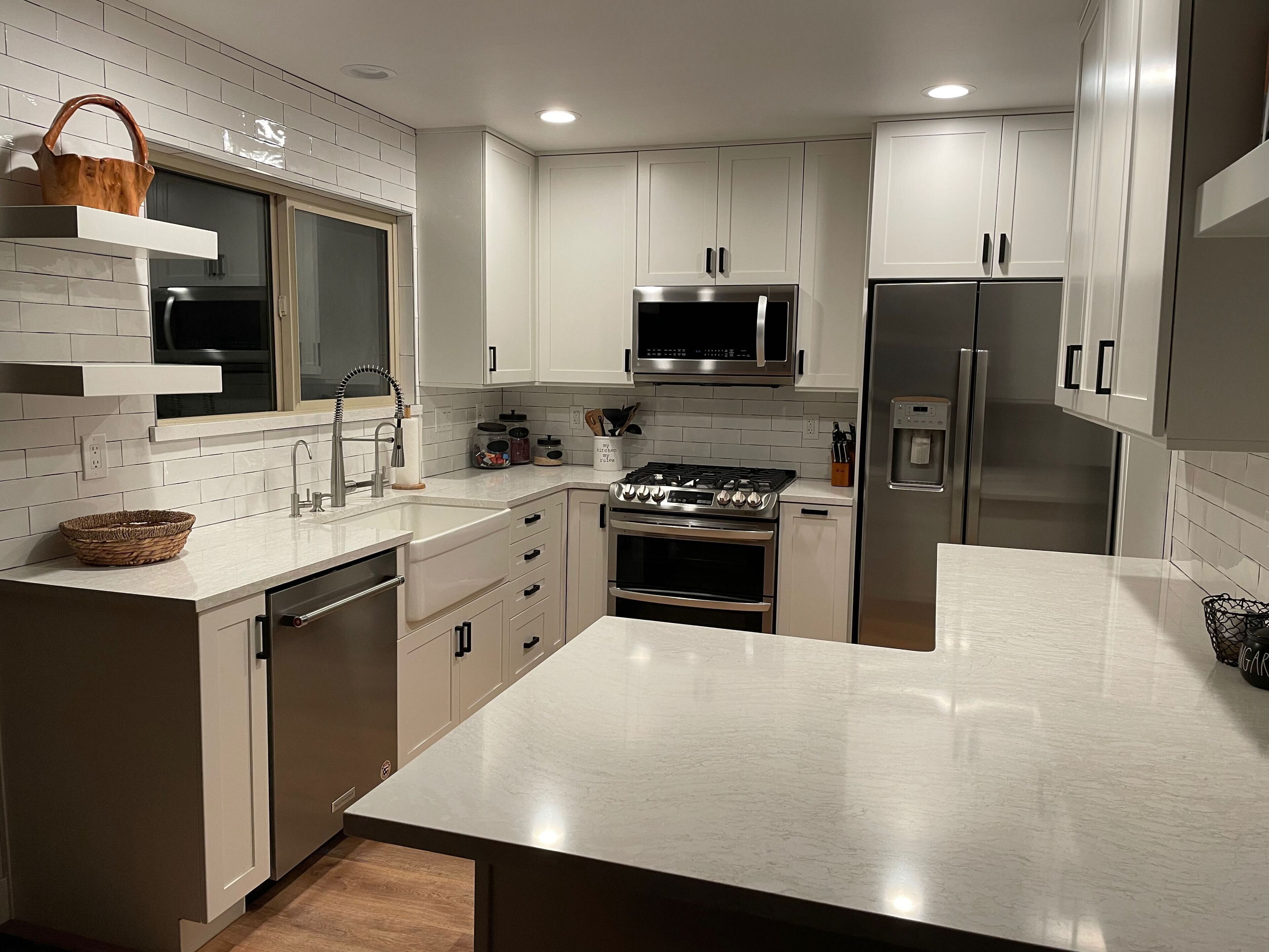The Getaway - 4bdr, 3bath, plus bonus room, walk to ski, hot tub, 1 car garage
