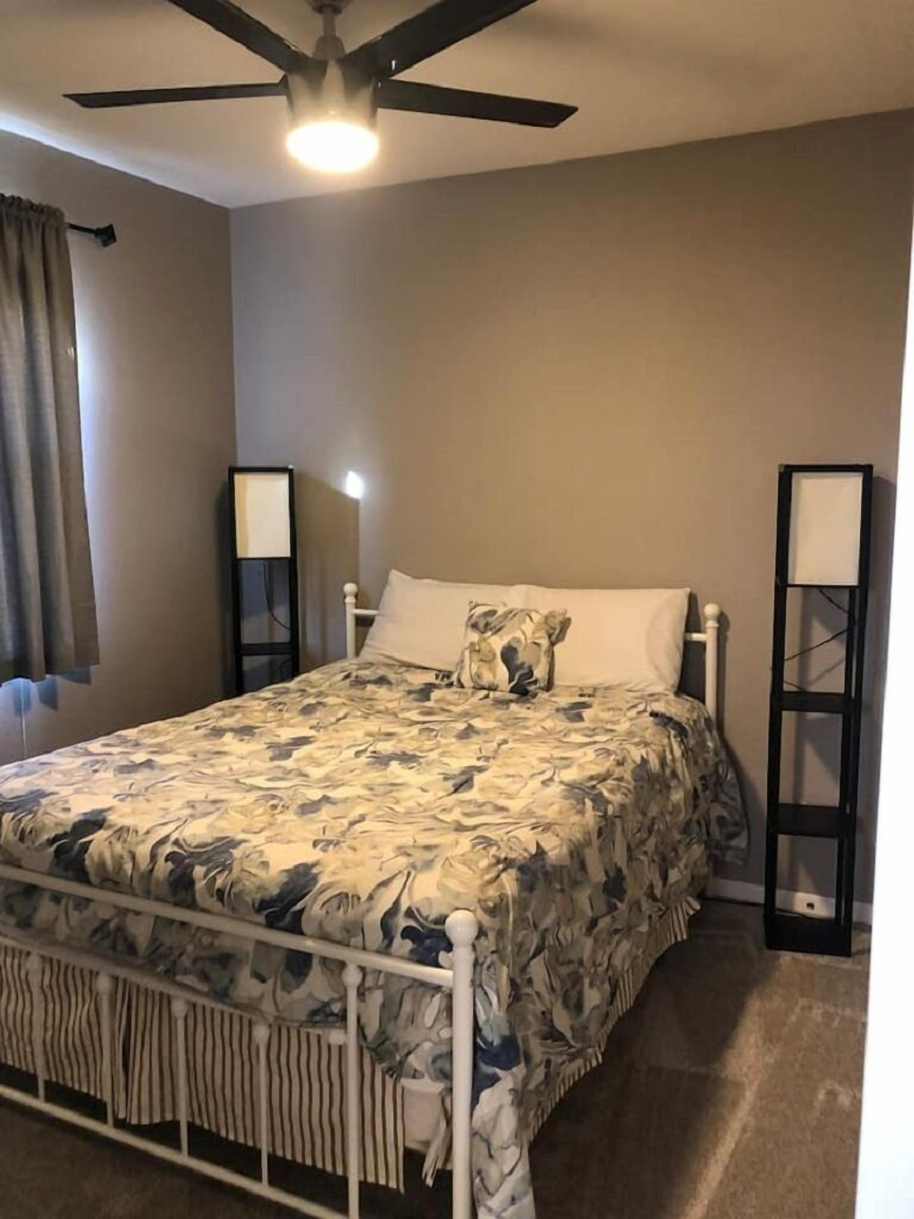 3 bedrooms, iron/ironing board, WiFi, bed sheets