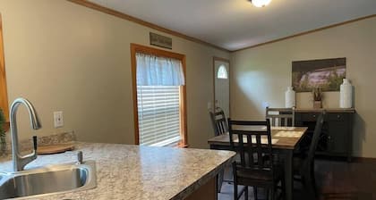 Halvorsen Hideaway 3 BR home near Letchworth Park