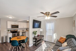 Smart-TV, Bücher, Arbeitsbereiche