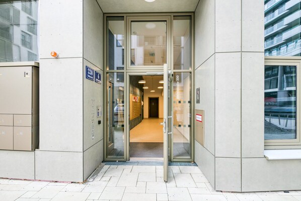 A building entrance with a glass door, a sign indicating room number 330, and a fire alarm box to the left. - Modern Leopoldstadt Studio w/ Rooftop & BBQ, near Metro U2, by Blueground (Vienna)