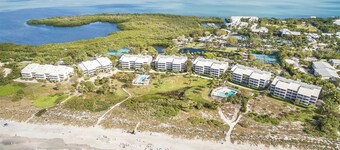 The Chic Shack: Elevated Beachfront Luxury & Designer Views at Beach Villa 2414