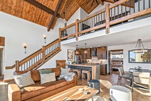 Smart TV, chimenea y estéreo