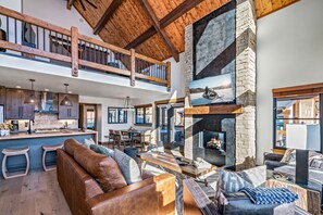 TV connectée, cheminée, chaîne hi-fi