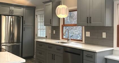 Creekside Retreat-spacious cottage nestled in the wildflowers and lush woods