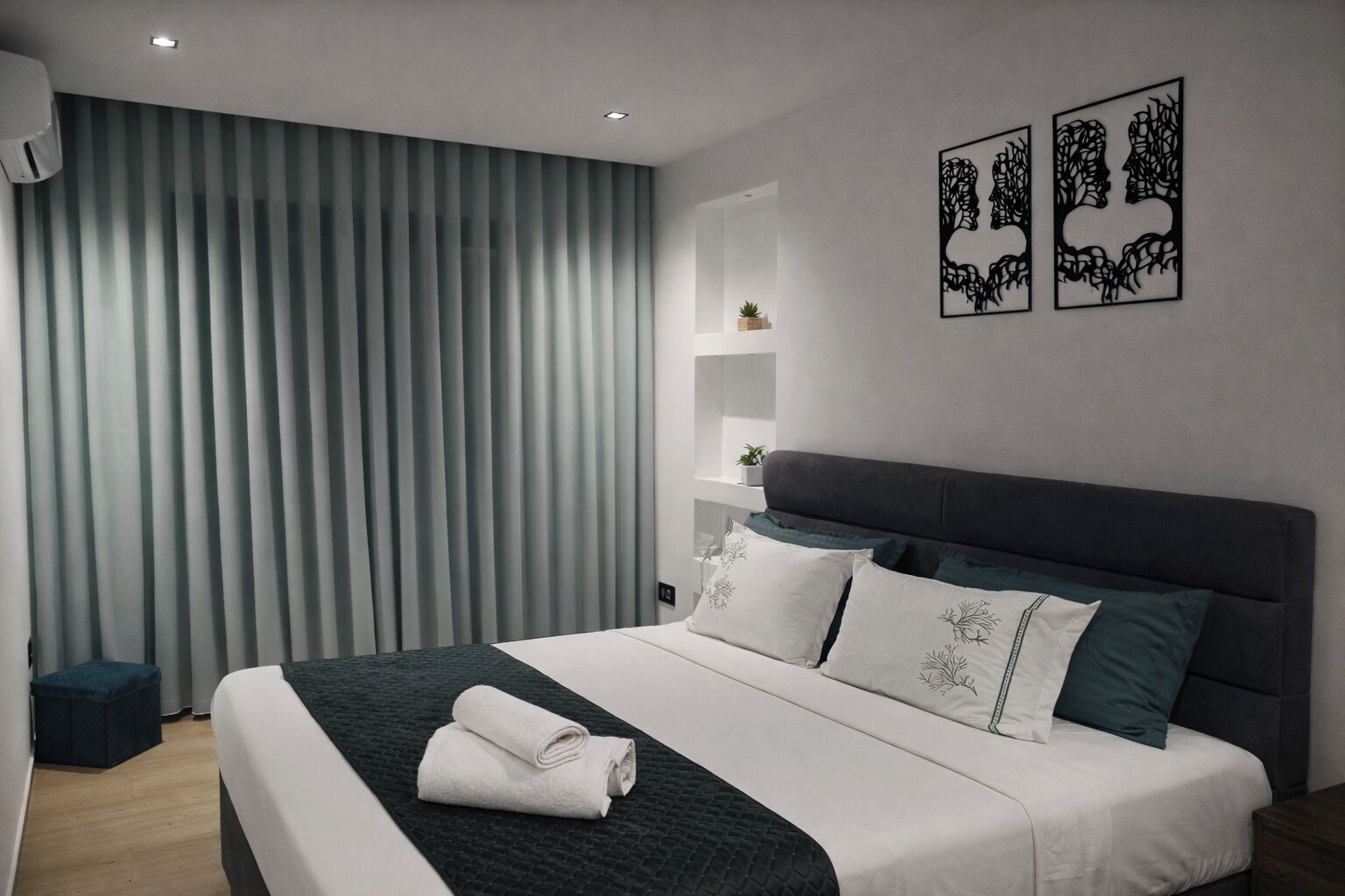 2 habitaciones, tabla de planchar con plancha, wifi y ropa de cama 