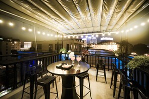 Bar lounge