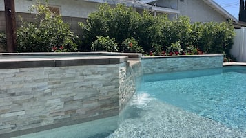 Et oppvarmet basseng