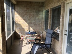 Outdoor dining - The Edgewater Bungalow- 70 TP (Laguna Vista)