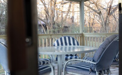 The' Ultimate Getaway Spot ' only minutes away from the lake