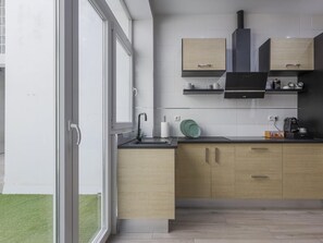 Fridge, microwave, oven, coffee/tea maker