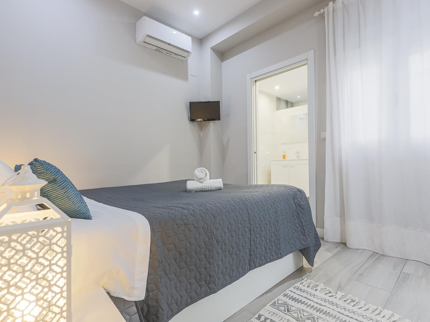 2 habitaciones, tabla de planchar con plancha y acceso a internet 