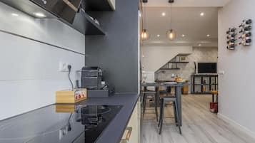 Fridge, microwave, oven, coffee/tea maker