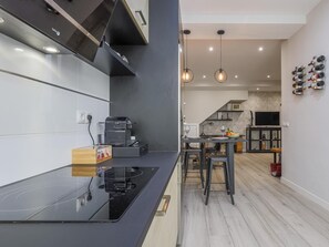 Fridge, microwave, oven, coffee/tea maker