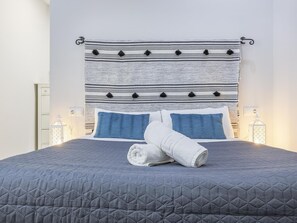 2 bedrooms, iron/ironing board, internet, bed sheets