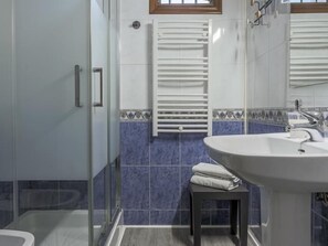 Shower, hair dryer, towels - Studio with charm at the historic center. WIFI/AC (Sevilla)