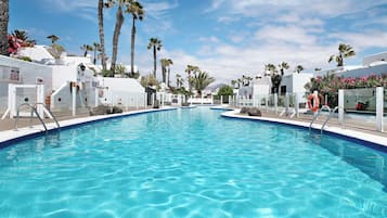 Een verwarmd zwembad