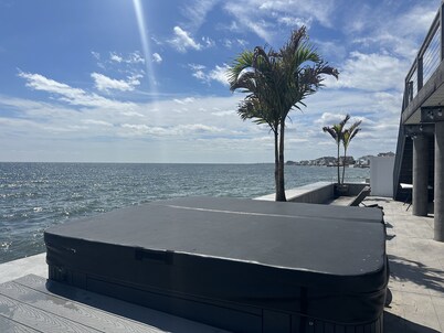 Large Waterfront Modern Beach House