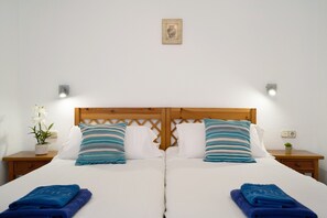 1 chambre, fer et planche à repasser, Wi-Fi gratuit, draps fournis