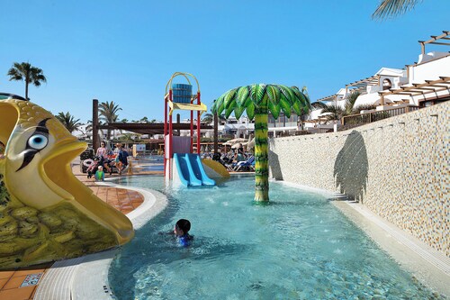 Apartment 'Flamingo 62' with Private Terrace & Shared Pool