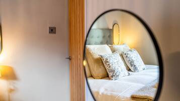 2 bedrooms, iron/ironing board, Internet
