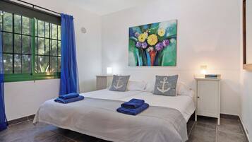 1 slaapkamer, een strijkplank/strijkijzer, gratis wifi, beddengoed