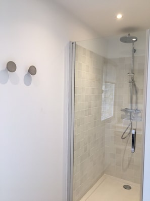 Baignoire, sèche-cheveux