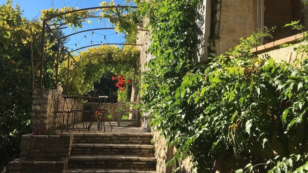 A stone staircase leading up to a building with a large window and a sign that reads "Hotel". - Charming renovated sheepfold in a natural setting, not overlooked, private swimming pool (La penne sur l'ouveze)