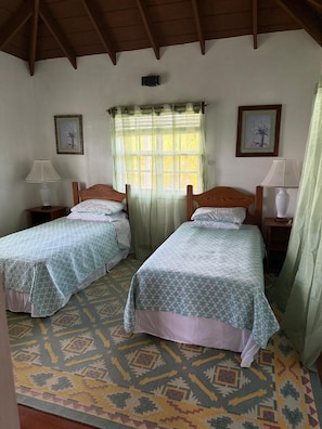 3 bedrooms, iron/ironing board, WiFi - Vacation hideaway with sunset and mountain views (charlestown)