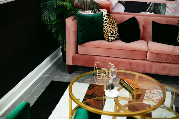 Living area - Beautiful Chic Space Available for Video/Photo Shoots and Events (Decatur)