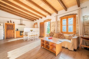 Télévision, table de tennis de table