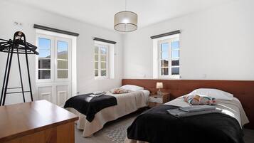 3 bedrooms, iron/ironing board, free WiFi, bed sheets