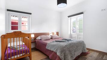 3 bedrooms, iron/ironing board, free WiFi, bed sheets