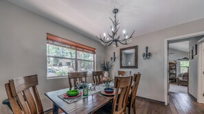 Dining - Buendia Cabin – Relax in the Hot Tub, Play in the Game Room, Stream with Fast Wi-Fi (Ruidoso)