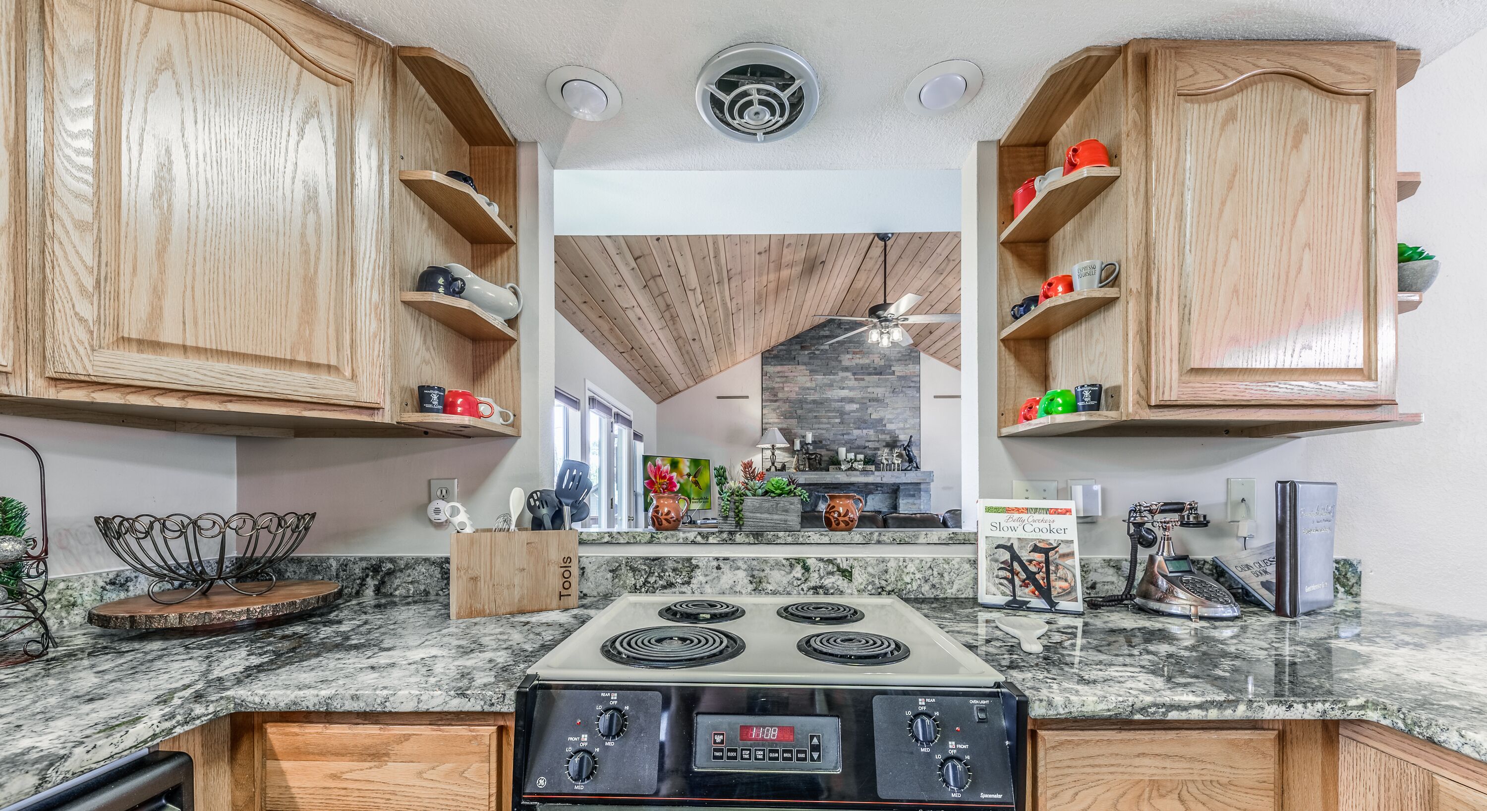 Réfrigérateur, micro-ondes, cafetière/bouilloire