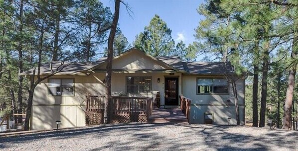 Exterior - Buendia Cabin – Relax in the Hot Tub, Play in the Game Room, Stream with Fast Wi-Fi (Ruidoso)