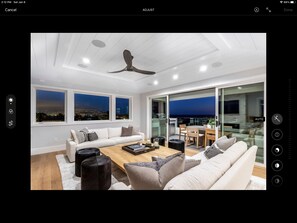 Living area - Spacious ocean view home great for entertaining- 10 min to LAX (Manhattan Beach)