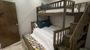 3 bedrooms, free WiFi, bed sheets, wheelchair access