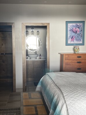 3 bedrooms, free WiFi, bed sheets, wheelchair access