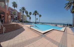 Piscina all'aperto, una piscina riscaldata