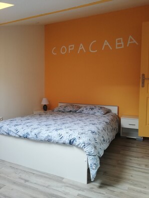 1 chambre, fer et planche à repasser, accès Internet, draps fournis