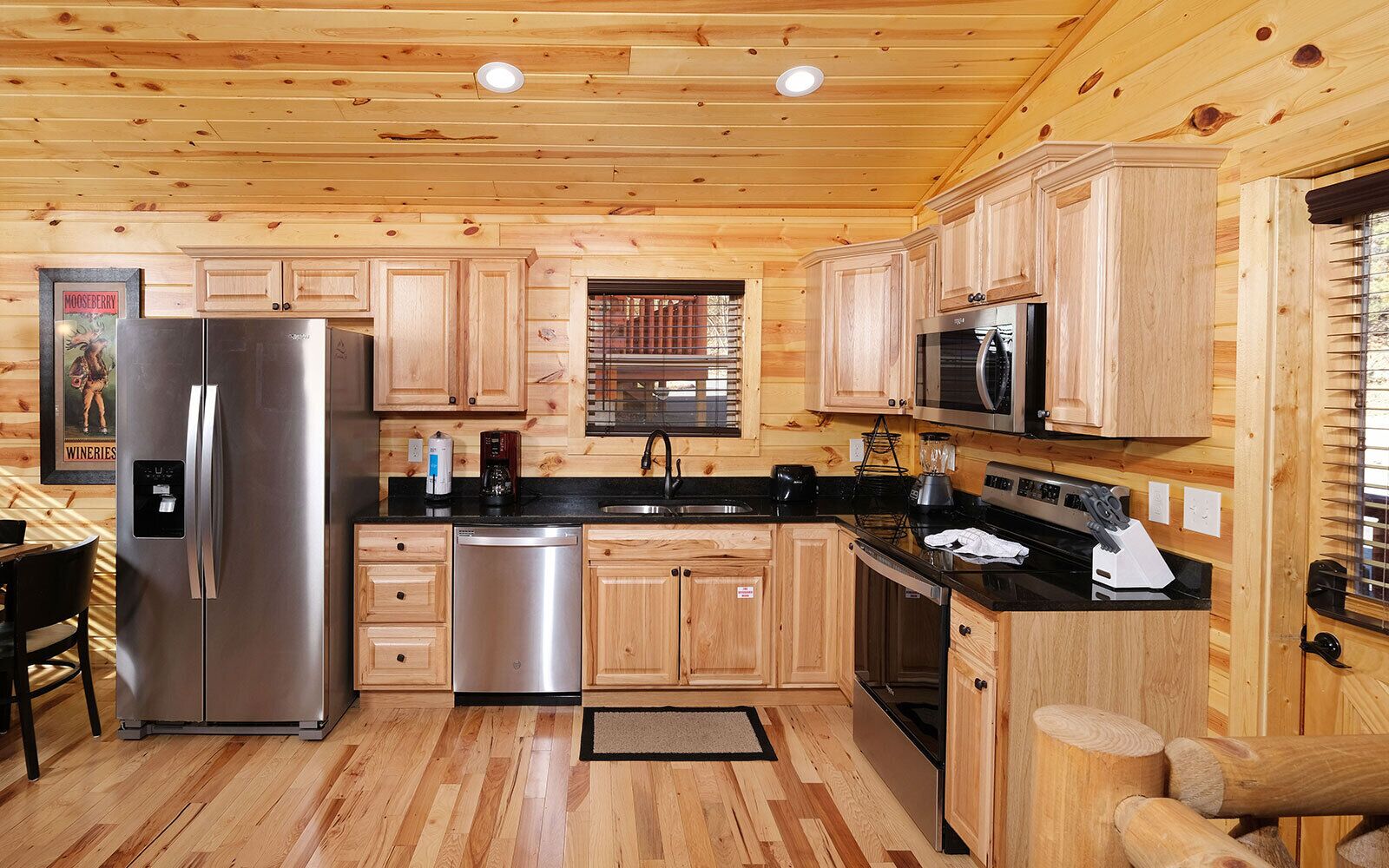 Kühlschrank, Herdplatte, Kochgeschirr/Geschirr/Besteck