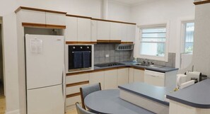 Refrigerador, microondas, horno, lavavajillas