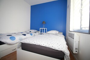 3 chambres, fer et planche à repasser, accès Internet, draps fournis
