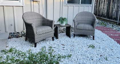 Cozy Entire 3BR Home/Free Parking/Fast WiFi/Family