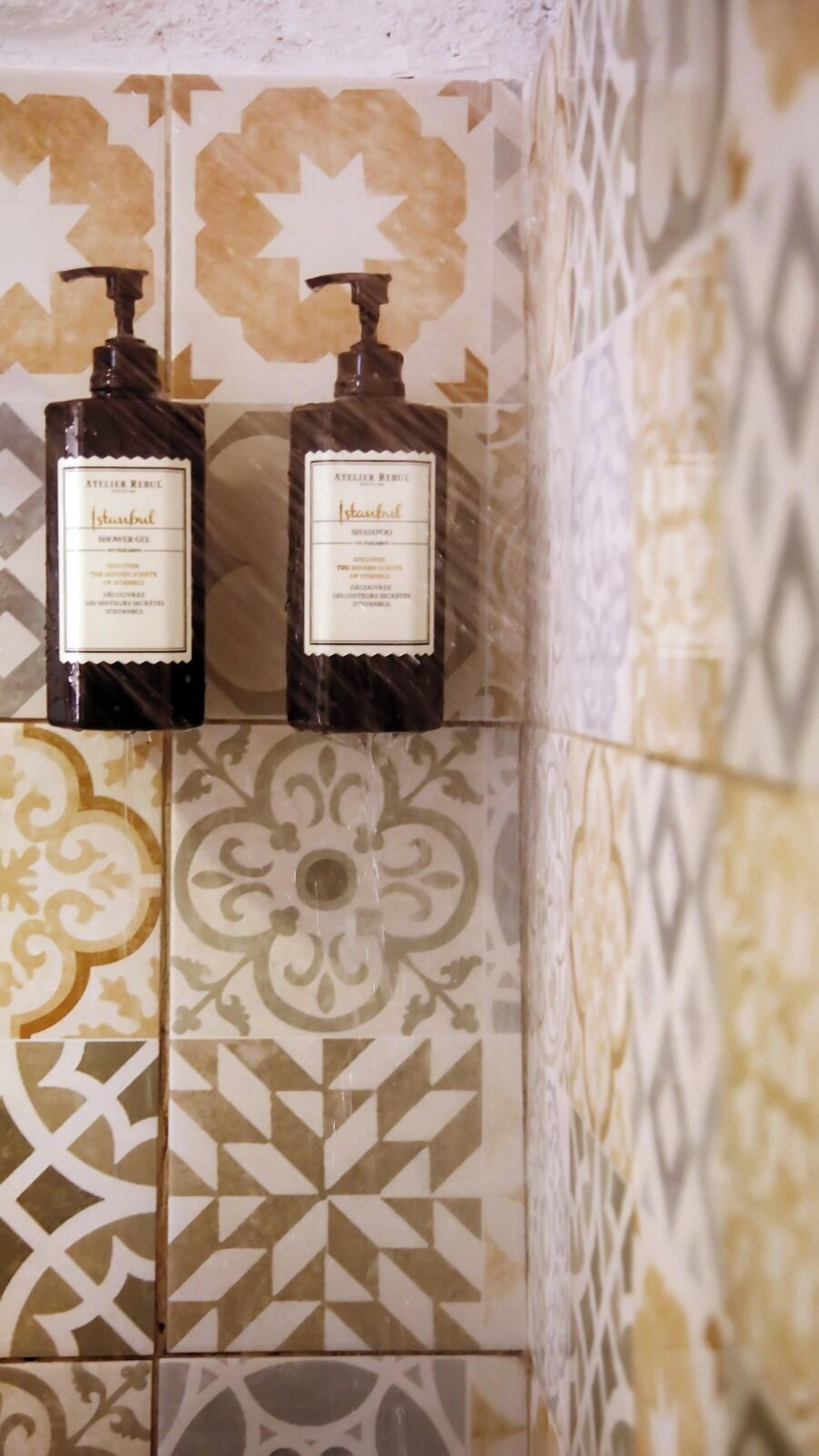 shower, rainfall showerhead, free toiletries, hair dryer