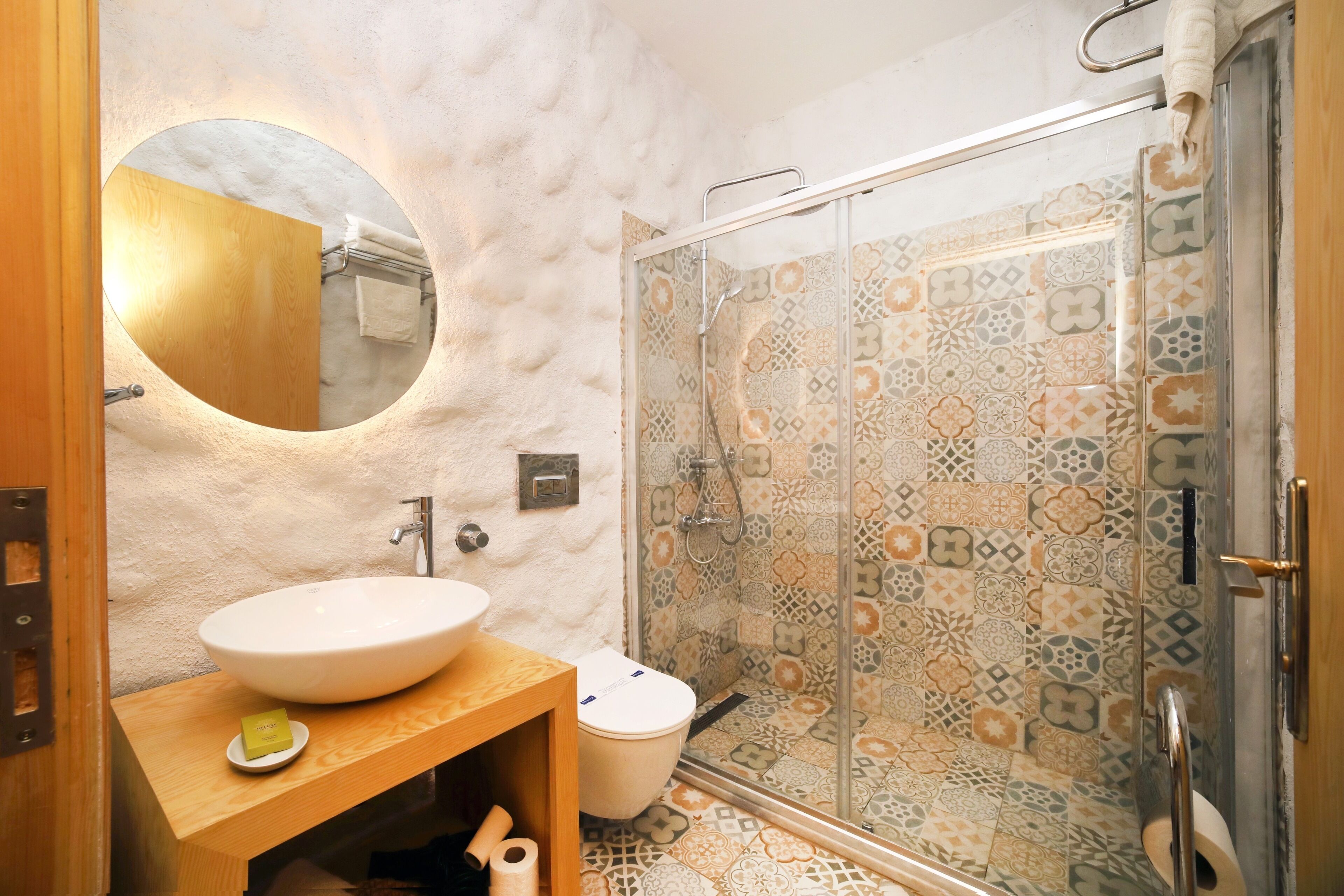 standard double room, 1 queen bed, garden area | bathroom | shower, rainfall showerhead, free toiletries, hair dryer